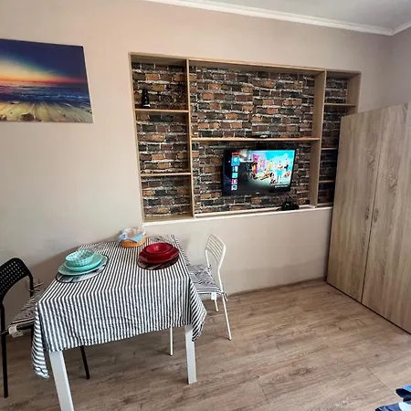 Nikolov * וארנה