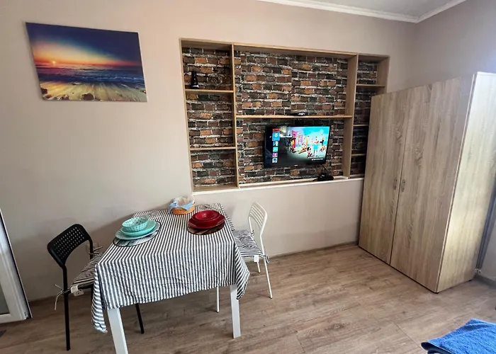 Nikolov * וארנה